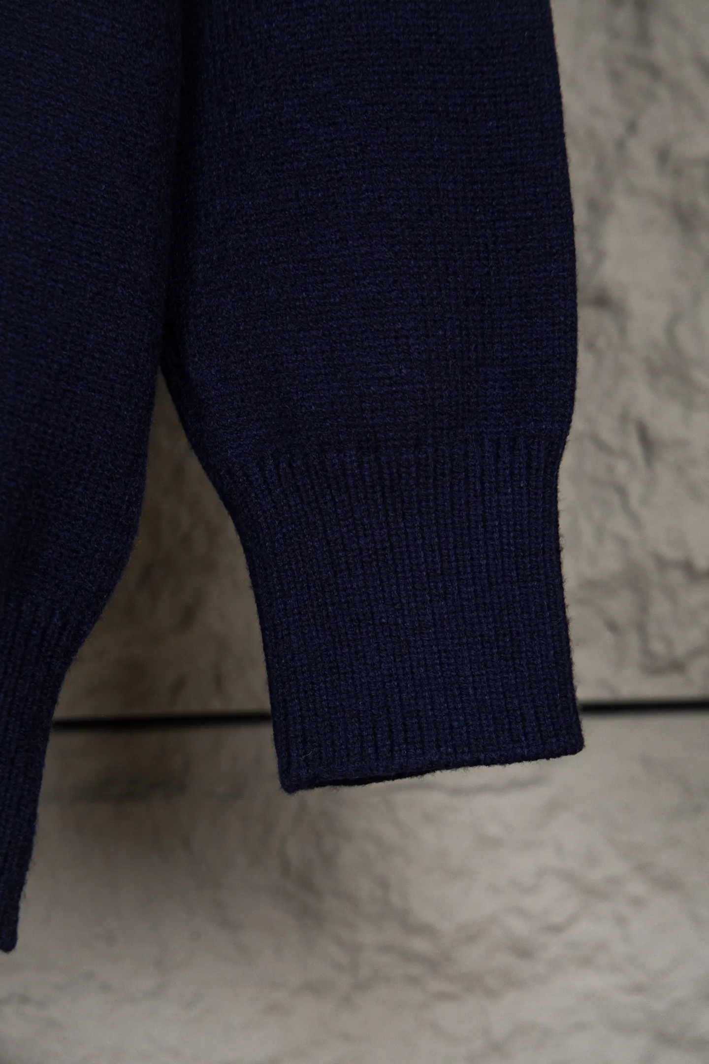 P240 2025 Ralph Lauren #ootddailywear #Autumn and winter sweater #Knitted sweater outfit #ralph lauren sweater #Can be worn by both men and women I finally waited until the Ralph men’s twist sweater half-button chest shirt was put on and it’s finally here! The hottest half-zip sweater! Limited editions every year, there won’t be many models in the store! Ralph Lauren men's half-button sweater has a really nice shape. It can be worn alone or as a coat. It can be worn outside or worn with a shirt~100% pure cotton. #Practical wear. Color, white, navy blue, khaki, gray, size S to Limited editions every year, there won’t be many models in the store! Ralph Lauren men's half-zip twist sweater [Fire R] has a really nice shape. It can be worn alone or as a jacket. It can be worn inside or outside, or it can be worn with a shirt inside ~ 100% pure cotton #Practical wear,, style number, 8023. Color, white, navy blue, khaki, gray, size S to XL